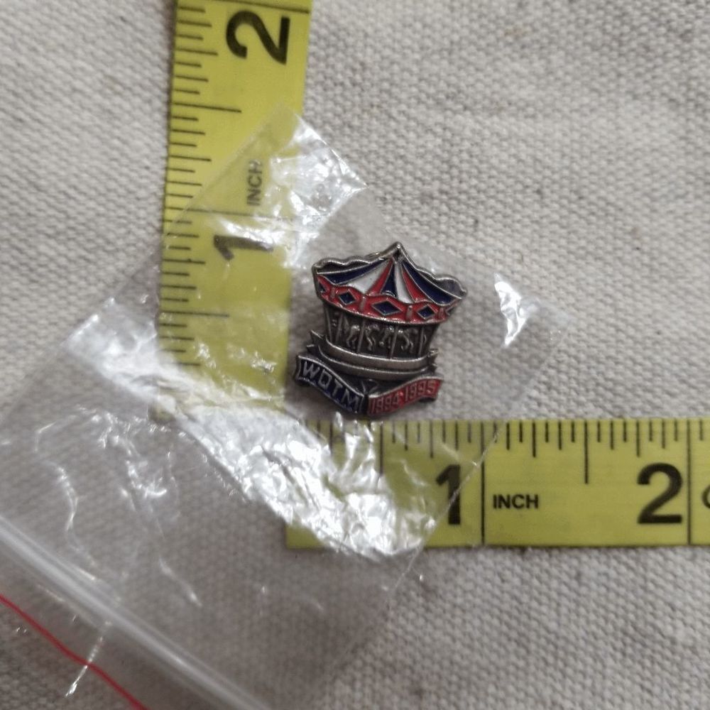Women of the Moose WOTM 1994-1995 vintage Lapel Pin 201